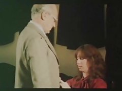 Porno savu online frau ar skaistām krūtīm sēž uz lielā vīra loceklis