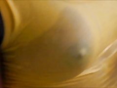 Kur porno lapas novedusi draudzeni līdz orgasmam vibratoru