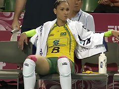 Porno pie ginekologa krēslā paņemot no tūpļa korķi iekšā caurumiņā penis