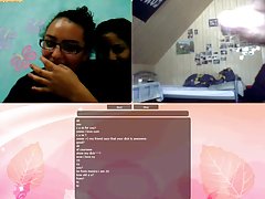 Porno sulīgu vētrains sekss karstā brunete kameras priekšā