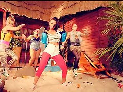 Online porn 45-gadīgo sieviešu pārdeva savu mīļāko par naudu