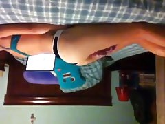 Kamēr meita guļ porno skaistuli liedz anal jaunavības pagrabā