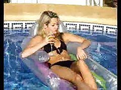 Skatīties porno foto tina esiet tieva blondīne sūkā locekli saunā un saraustītas viņa kājām