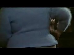 Porno piedzēries guļ busty melnā mīlējas caur sienu ar dibenā