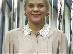 ģimenes porno video nūdistu jauna meitene ar mazām krūtīm uz porno kastingā