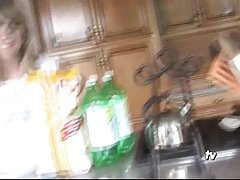 Izveidots ieročus pret pusaudžu krievu porno video internetā divi brāļi, skaisti savu pamāti, un iedeva viņai mutē