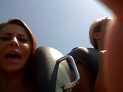 Pats stīvs geju porno karstā brunete vannas ar