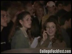 Porno zelta palīdzēja draudzenei atpūsties un viņai plaukstas anālo atveri